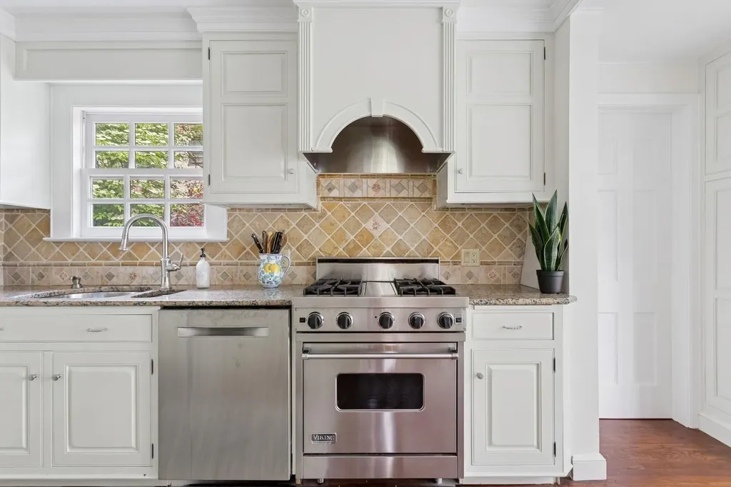 21 Hemlock Road Bronxville NY 10708