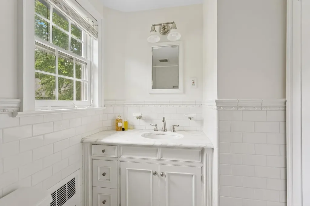 21 Hemlock Road Bronxville NY 10708