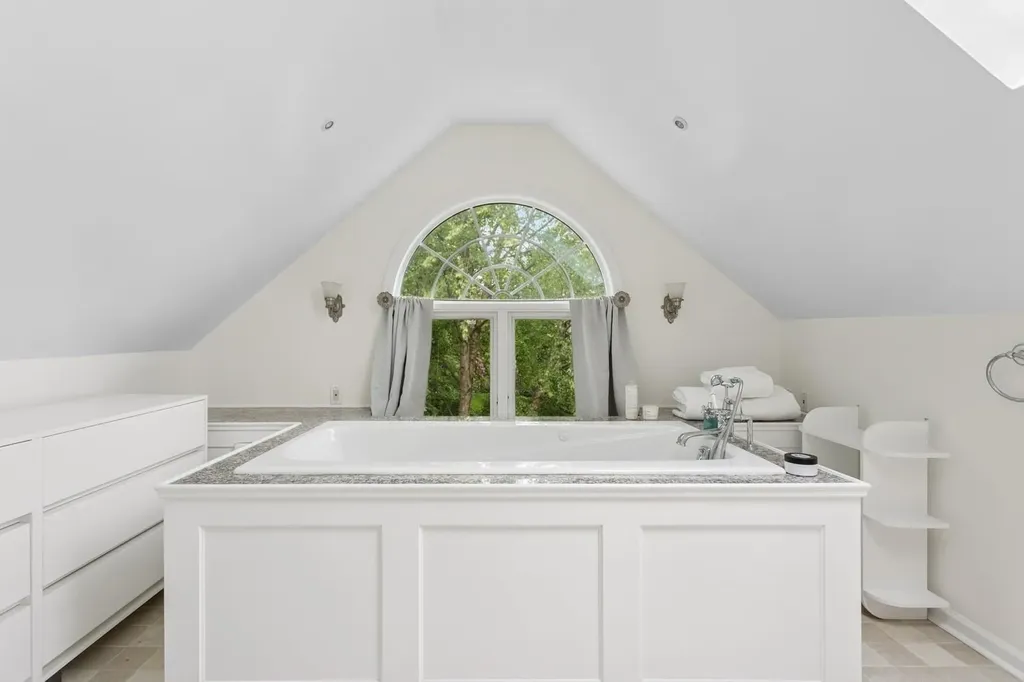 21 Hemlock Road Bronxville NY 10708