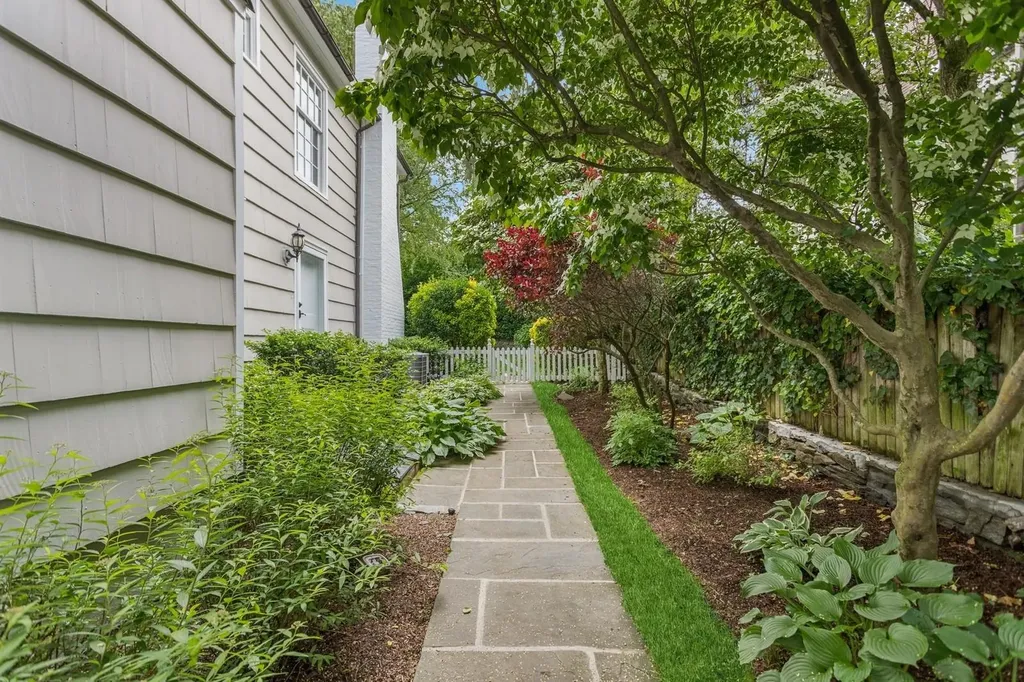 21 Hemlock Road Bronxville NY 10708