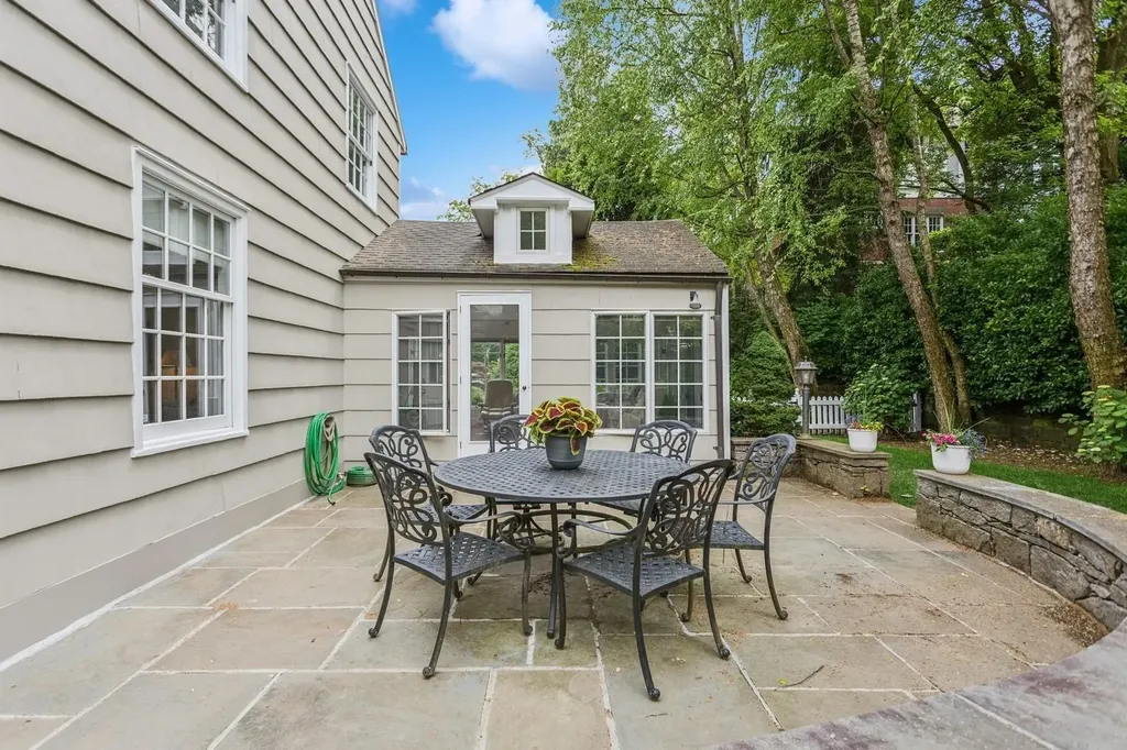 21 Hemlock Road Bronxville NY 10708