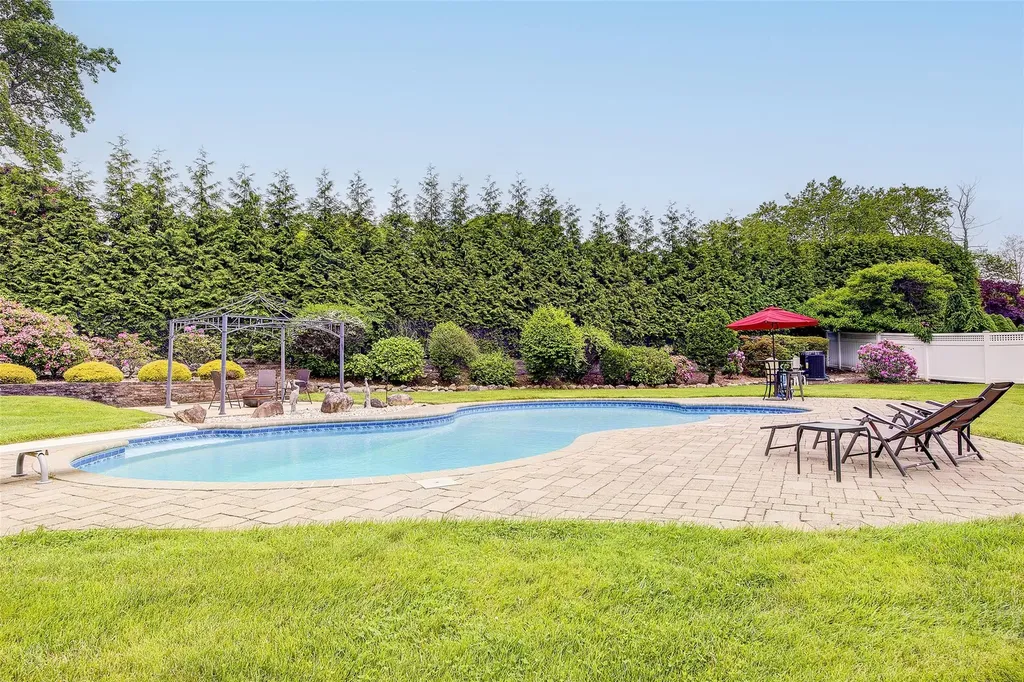 23 Sandra Drive Dix Hills NY 11746