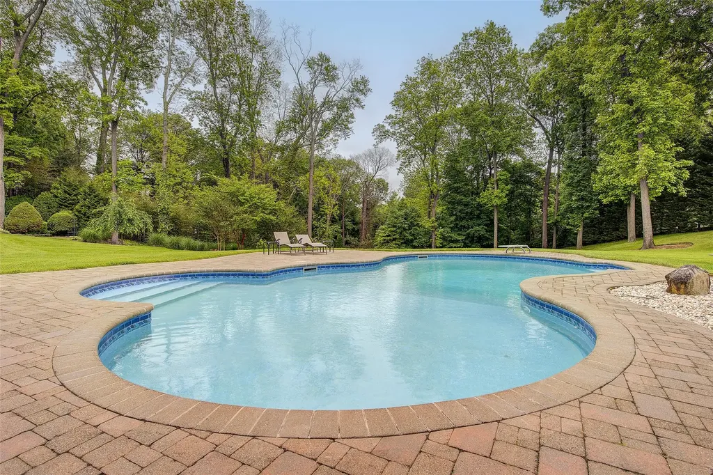 23 Sandra Drive Dix Hills NY 11746