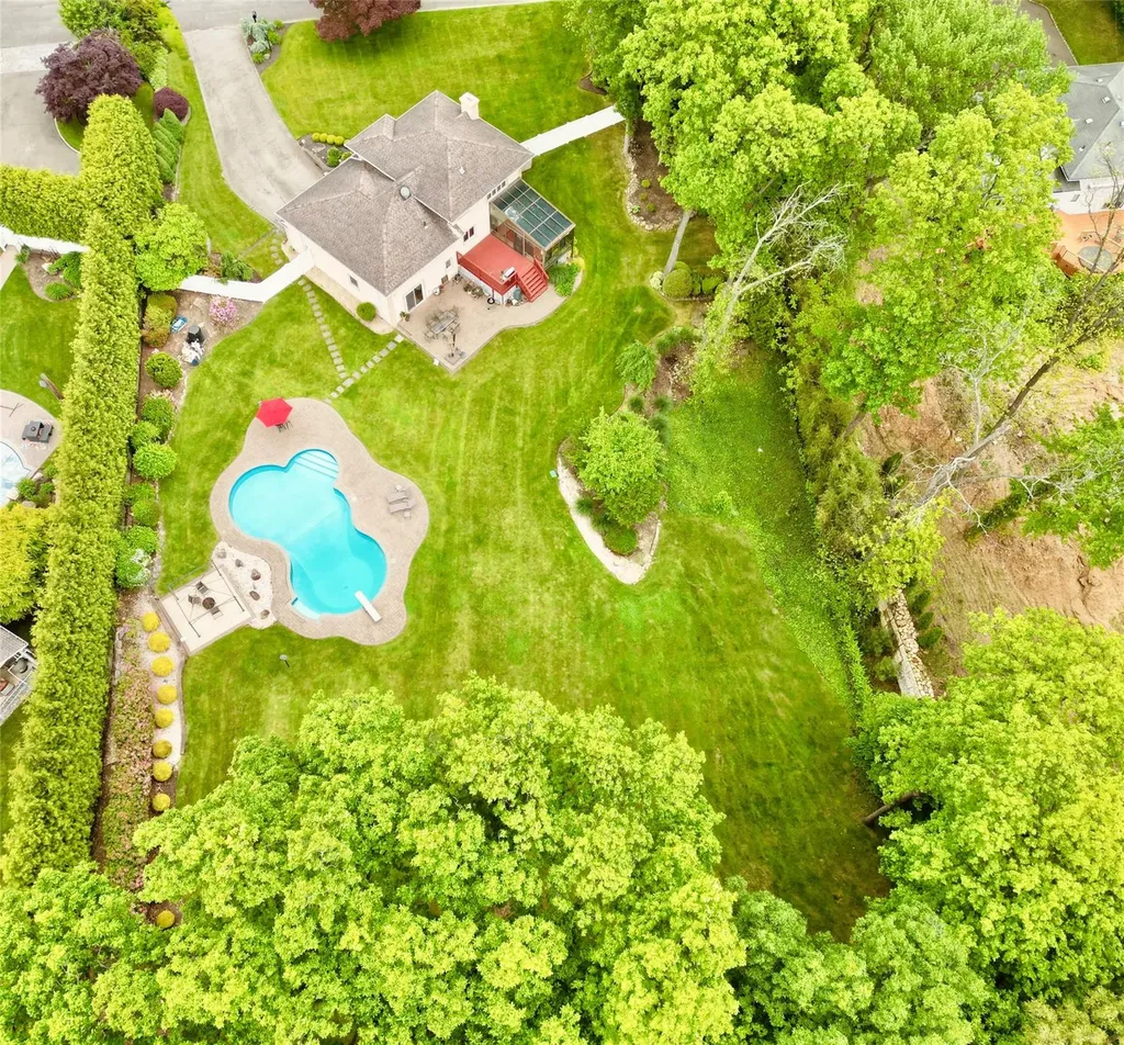 23 Sandra Drive Dix Hills NY 11746