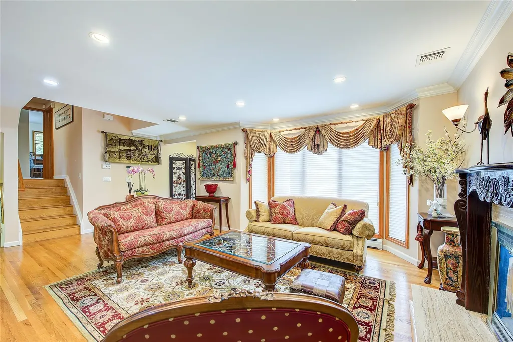 23 Sandra Drive Dix Hills NY 11746