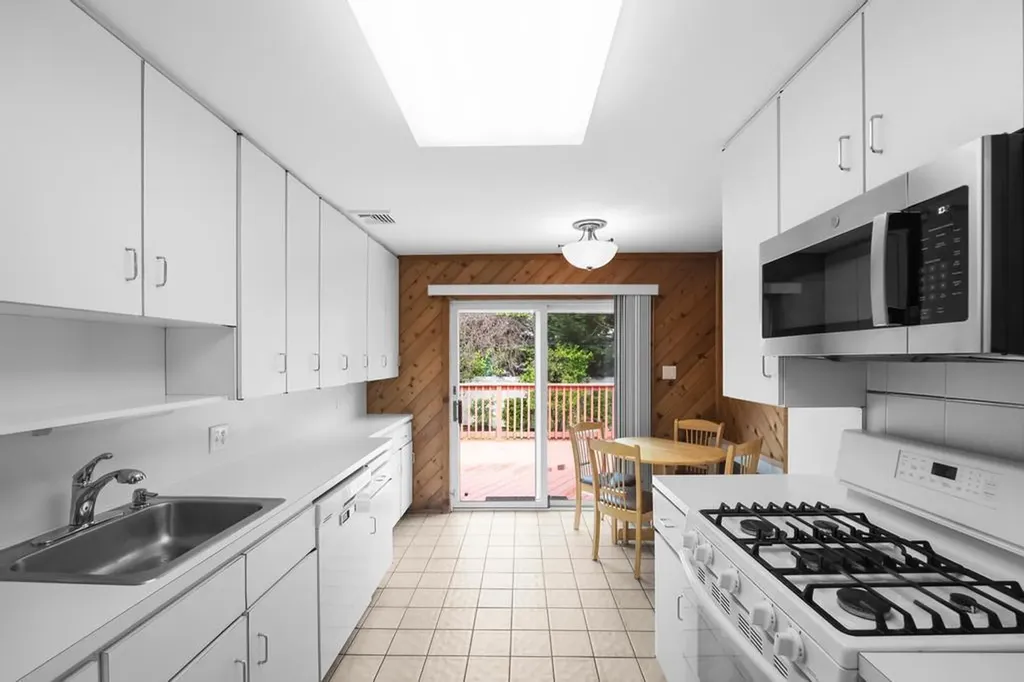 9 Bart Court Plainview NY 11803