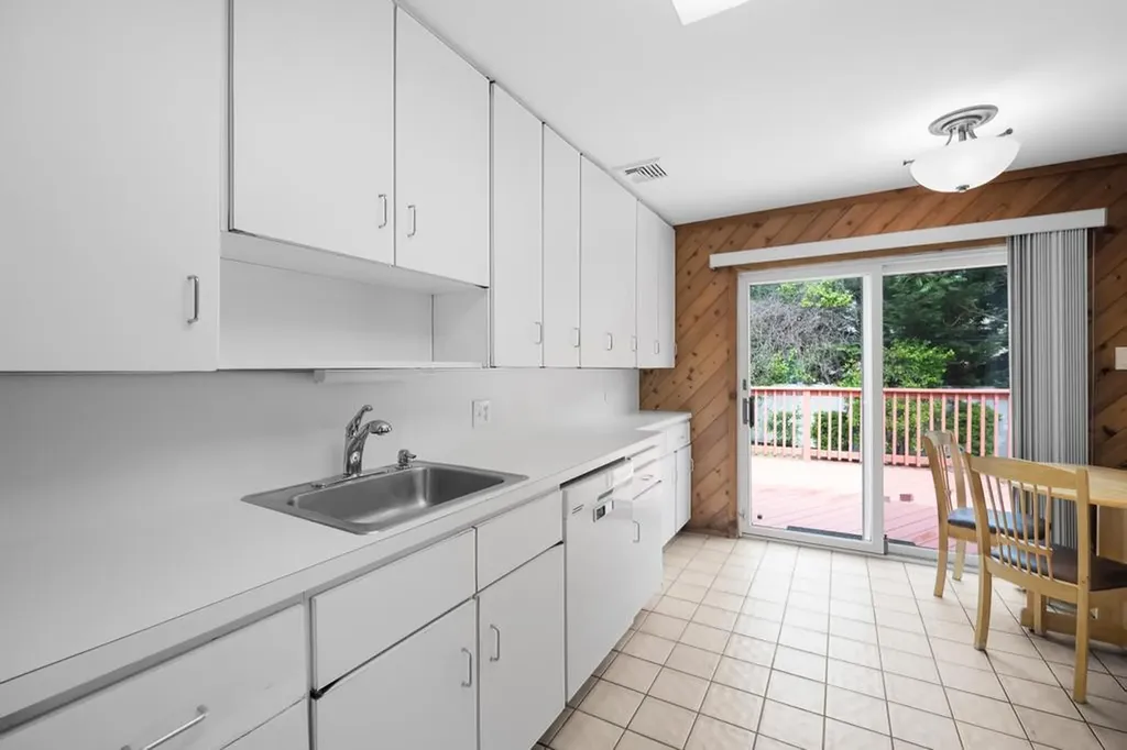 9 Bart Court Plainview NY 11803