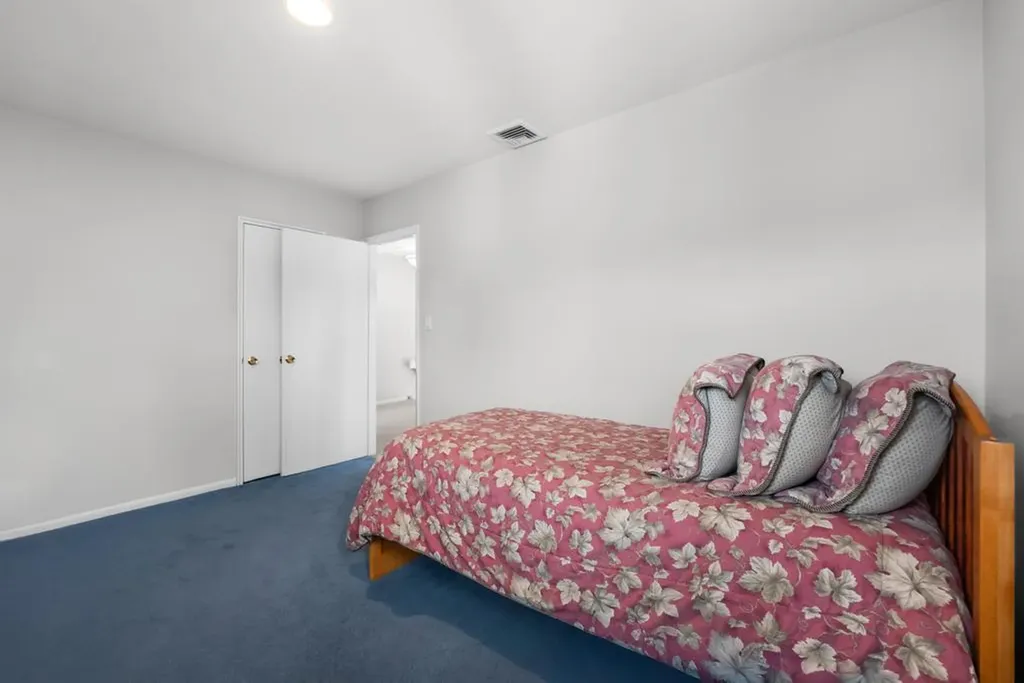 9 Bart Court Plainview NY 11803