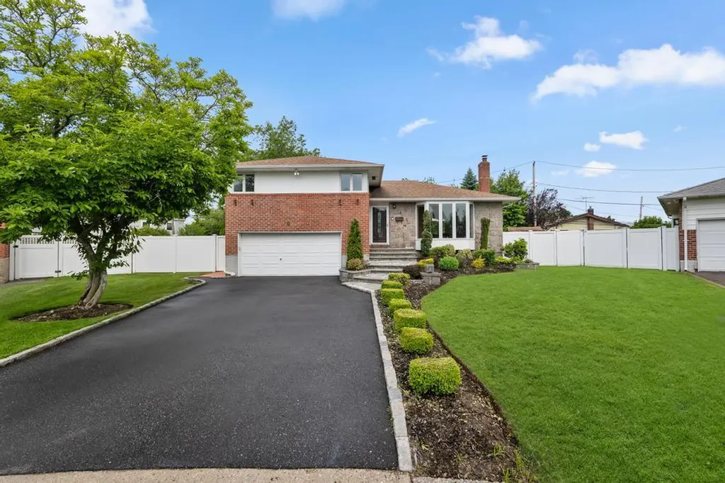 9 Bart Court Plainview NY 11803