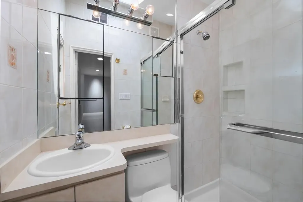 9 Bart Court Plainview NY 11803