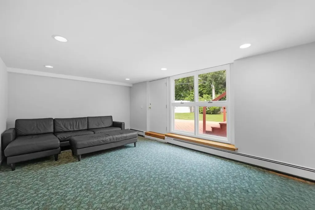 9 Bart Court Plainview NY 11803