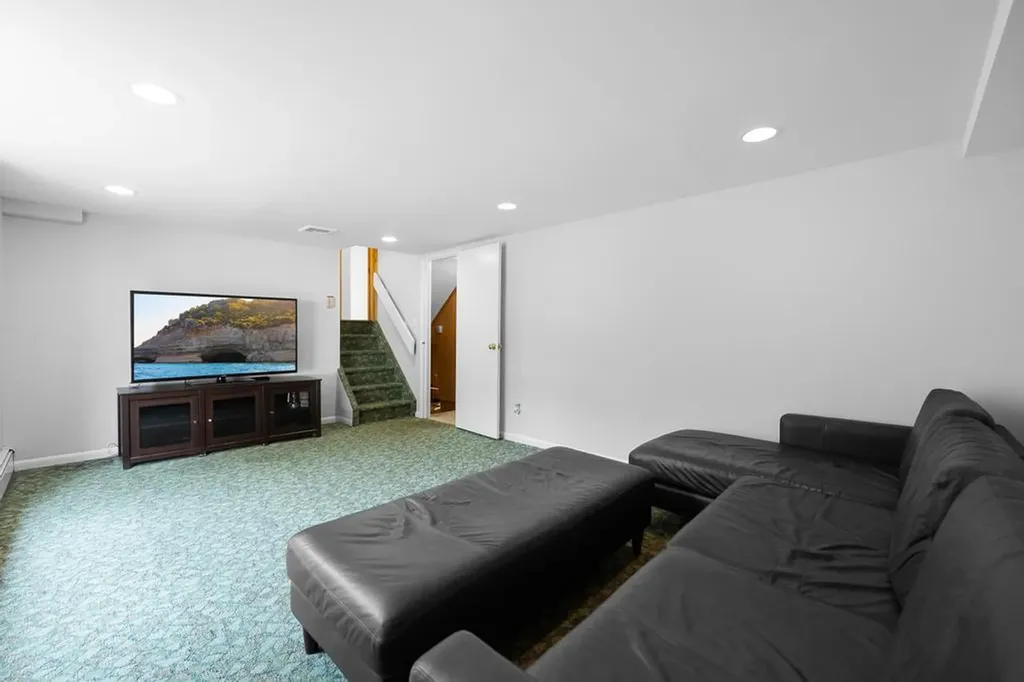 9 Bart Court Plainview NY 11803