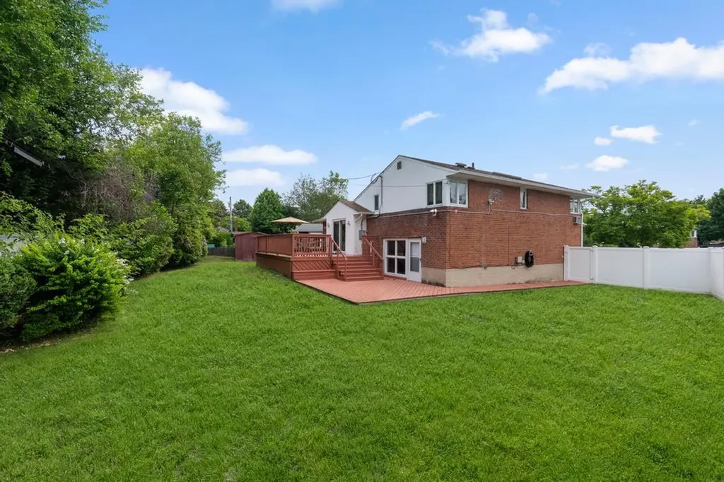 9 Bart Court Plainview NY 11803