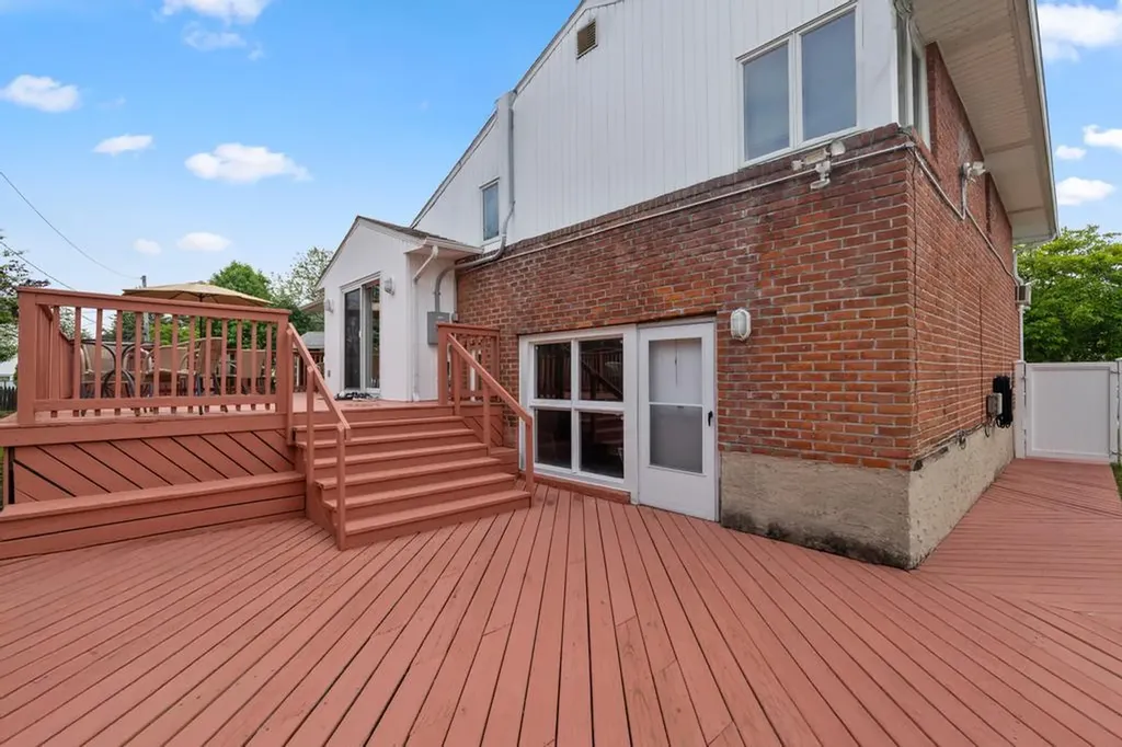 9 Bart Court Plainview NY 11803