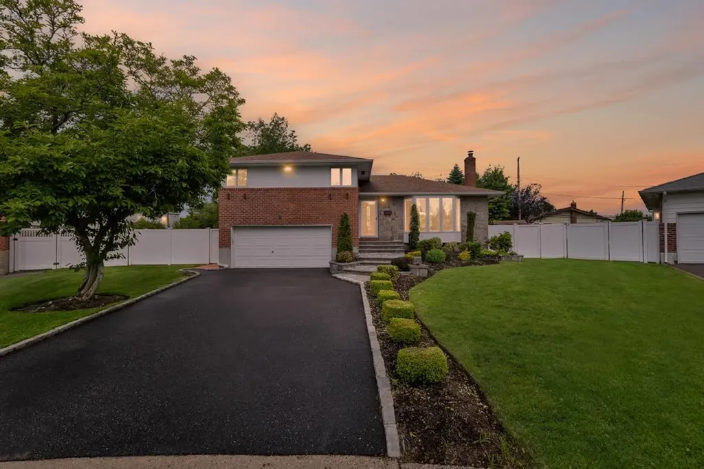 9 Bart Court Plainview NY 11803