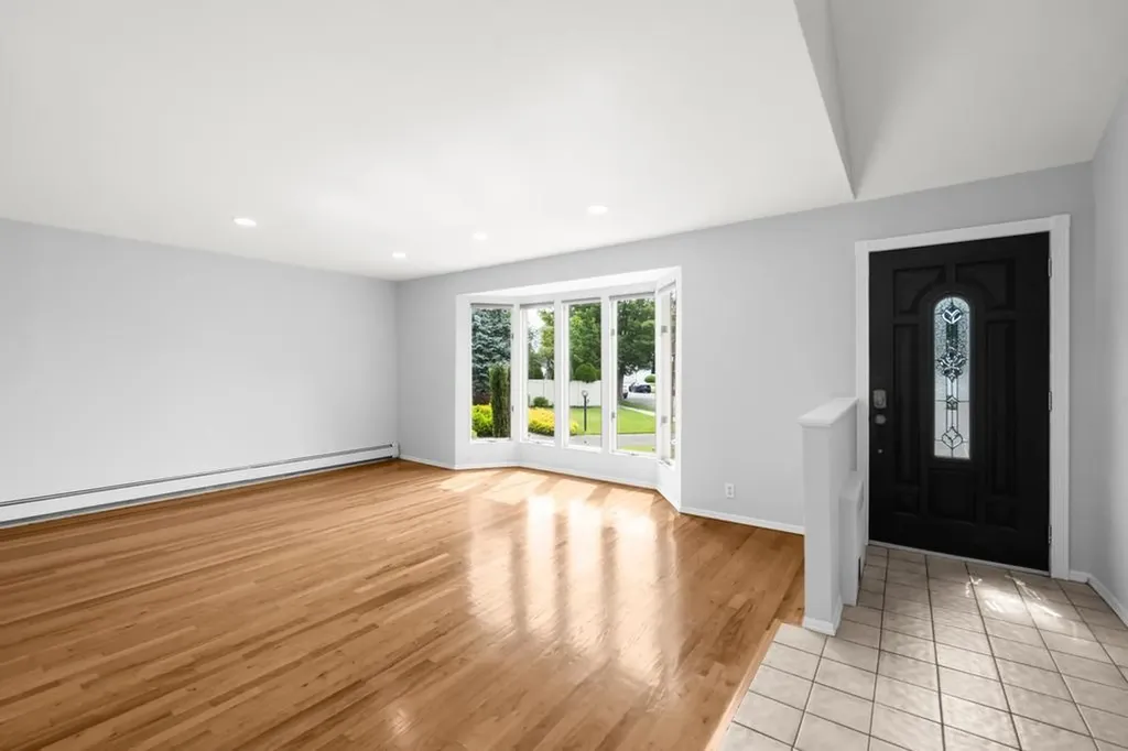 9 Bart Court Plainview NY 11803