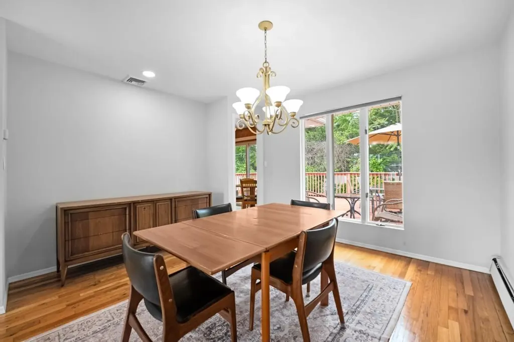 9 Bart Court Plainview NY 11803