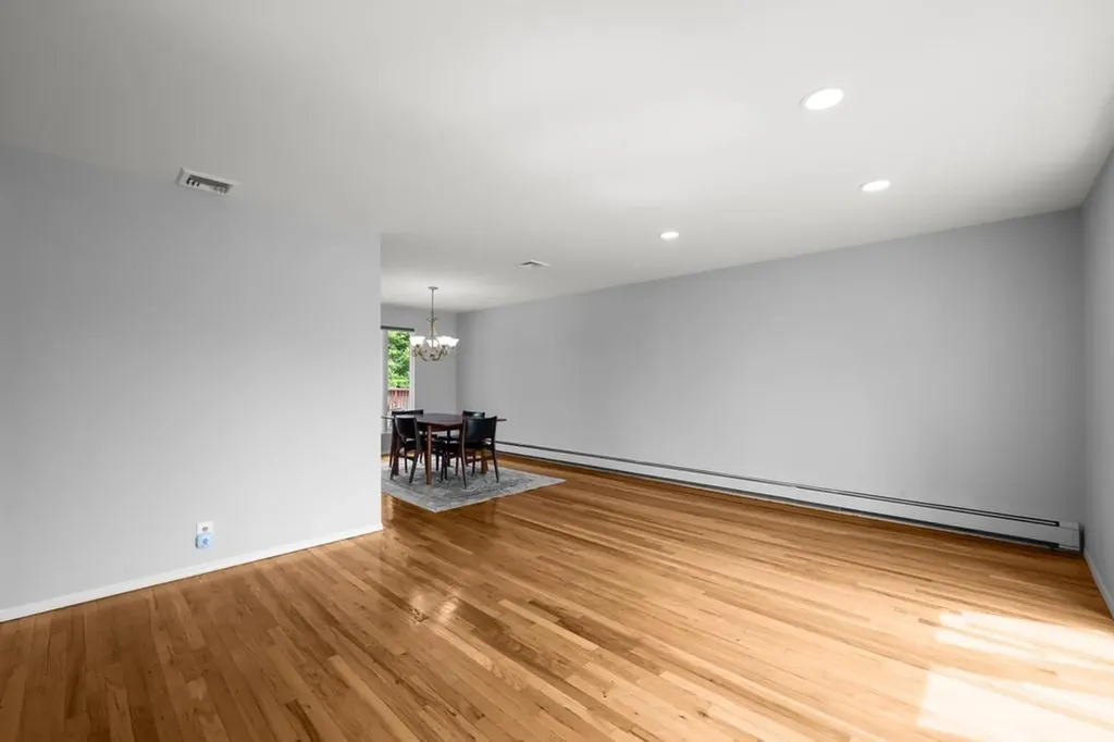 9 Bart Court Plainview NY 11803