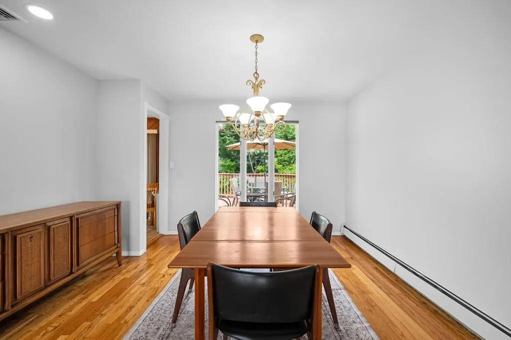 9 Bart Court Plainview NY 11803
