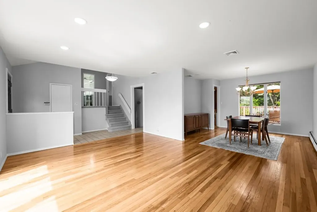 9 Bart Court Plainview NY 11803
