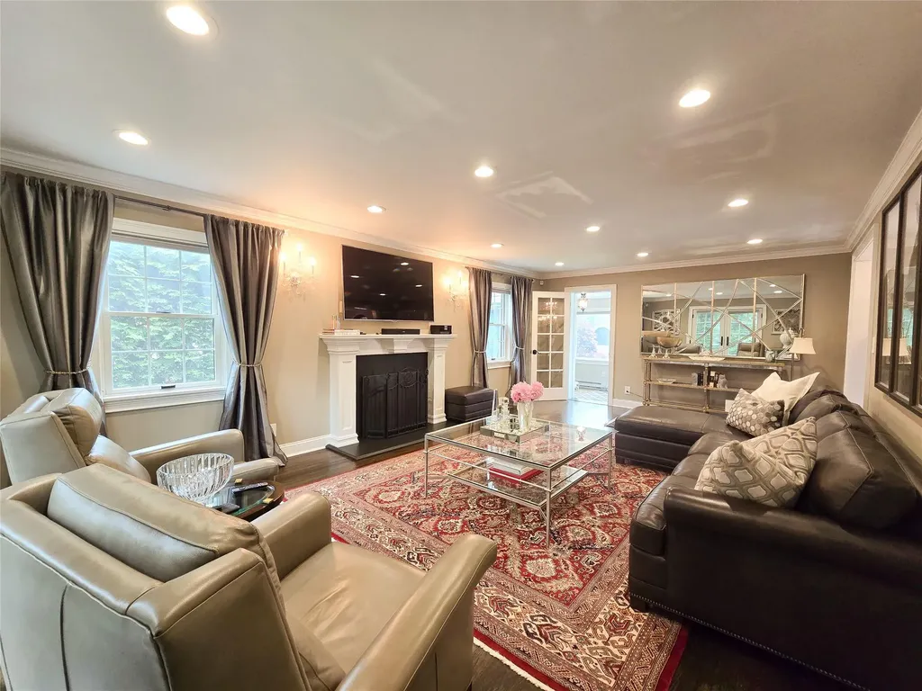 352 Mill Spring Road Manhasset NY 11030