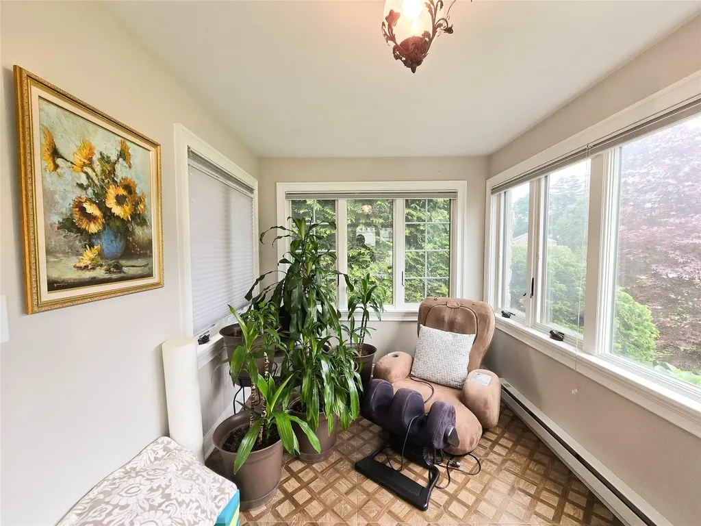 352 Mill Spring Road Manhasset NY 11030