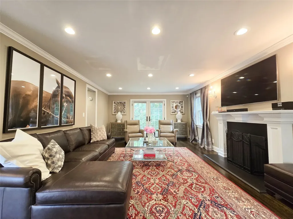 352 Mill Spring Road Manhasset NY 11030