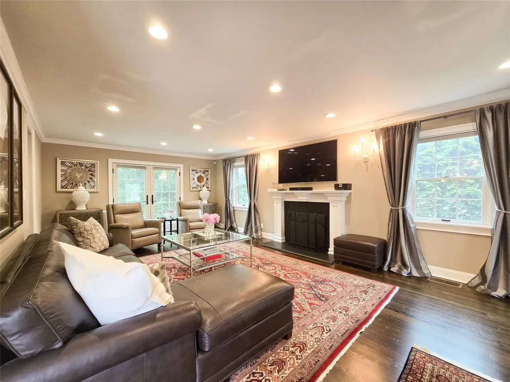 352 Mill Spring Road Manhasset NY 11030