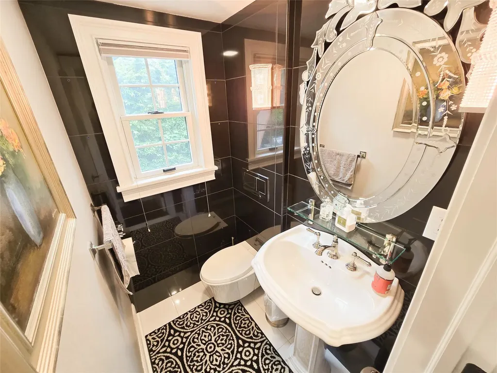 352 Mill Spring Road Manhasset NY 11030