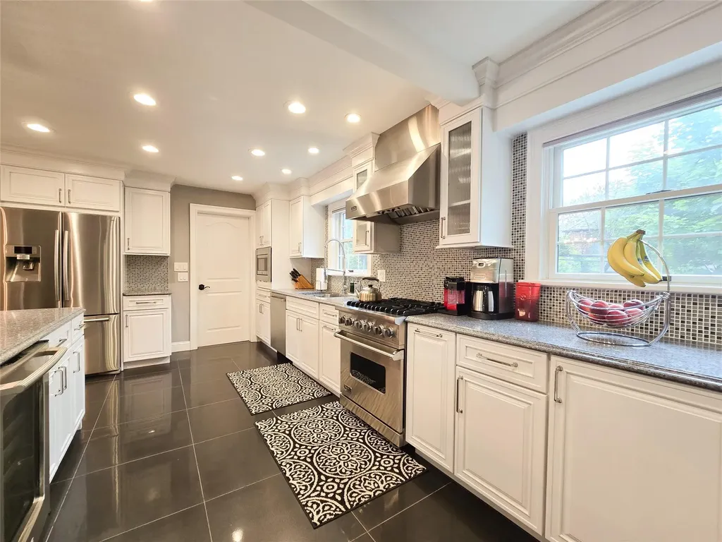 352 Mill Spring Road Manhasset NY 11030