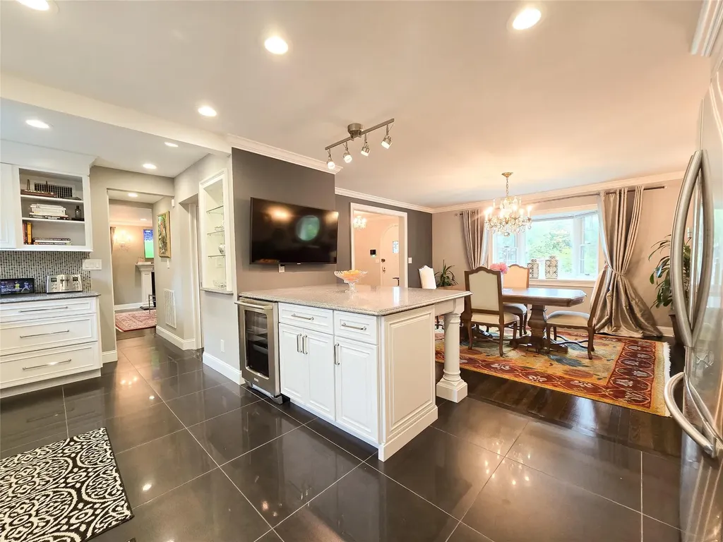 352 Mill Spring Road Manhasset NY 11030