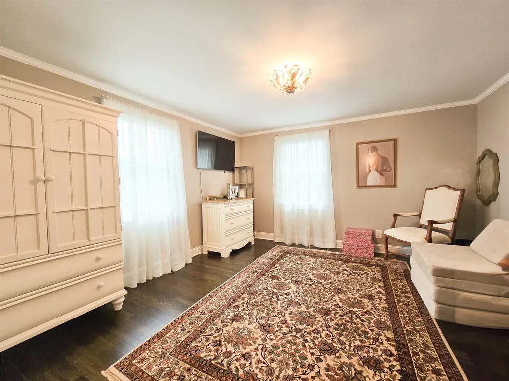 352 Mill Spring Road Manhasset NY 11030