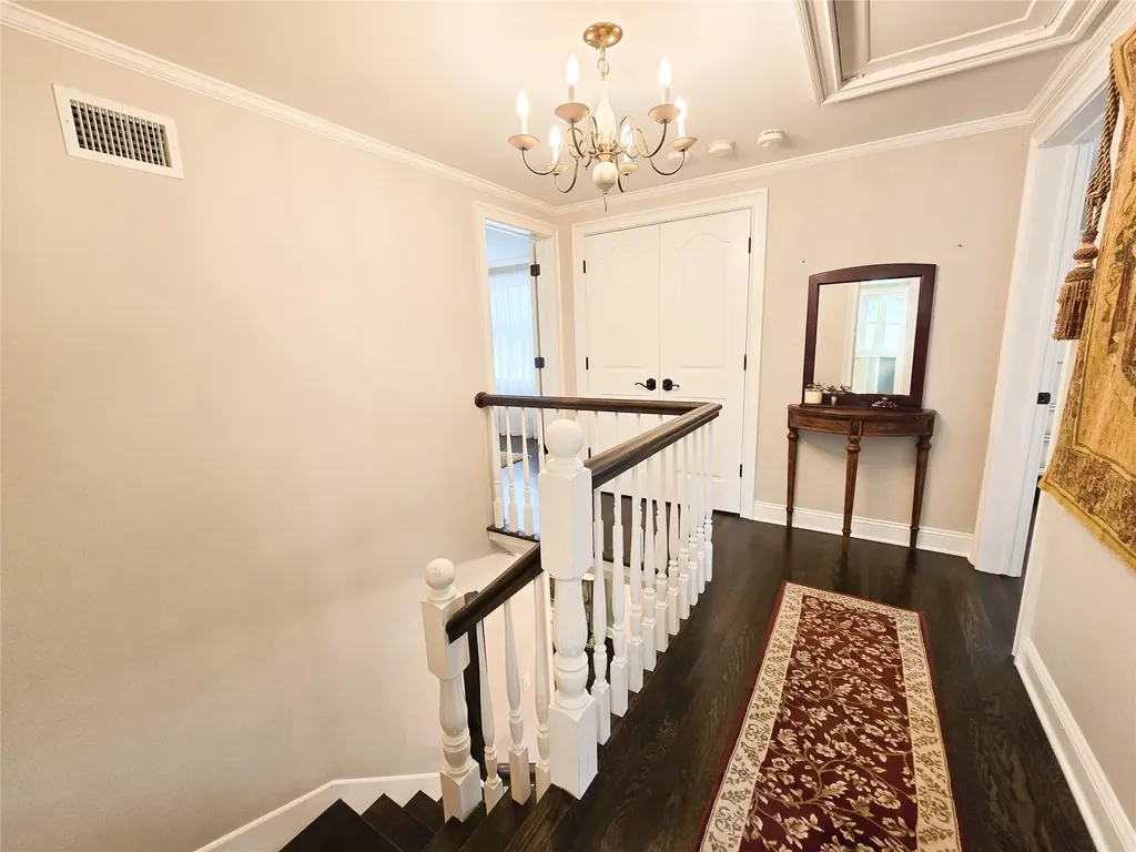 352 Mill Spring Road Manhasset NY 11030