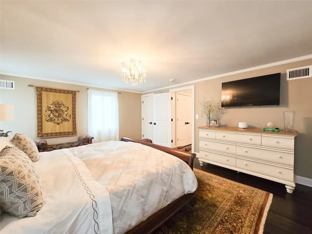 352 Mill Spring Road Manhasset NY 11030