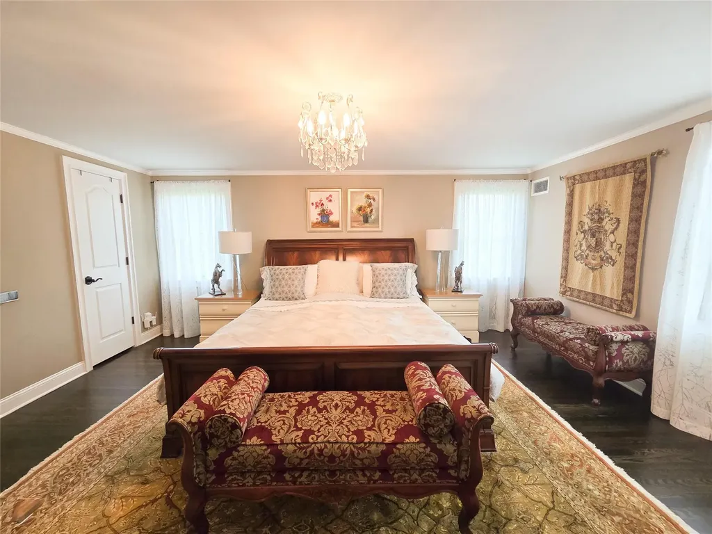 352 Mill Spring Road Manhasset NY 11030