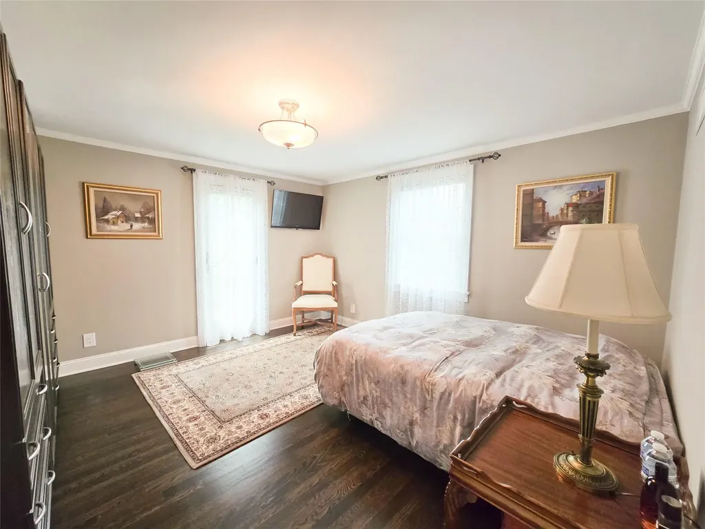 352 Mill Spring Road Manhasset NY 11030