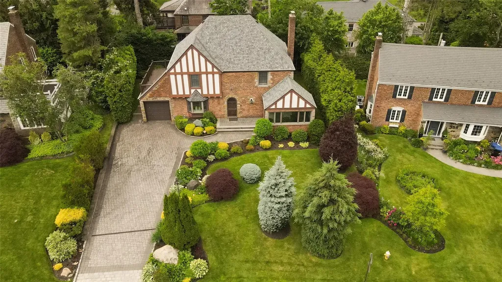 352 Mill Spring Road Manhasset NY 11030