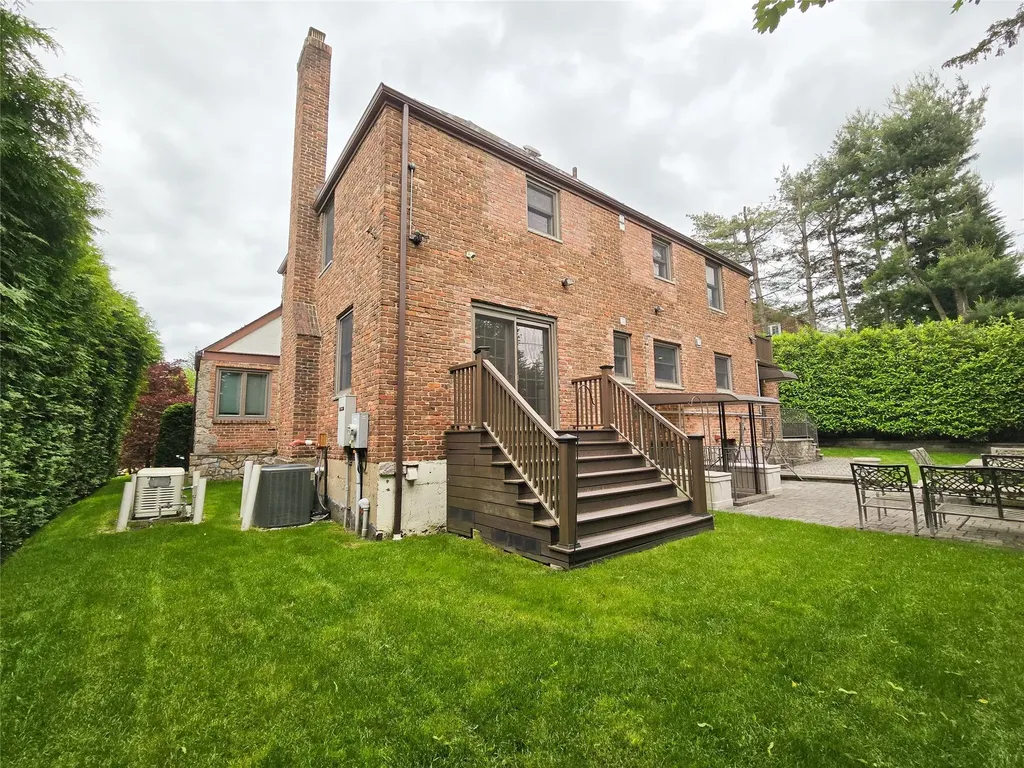 352 Mill Spring Road Manhasset NY 11030