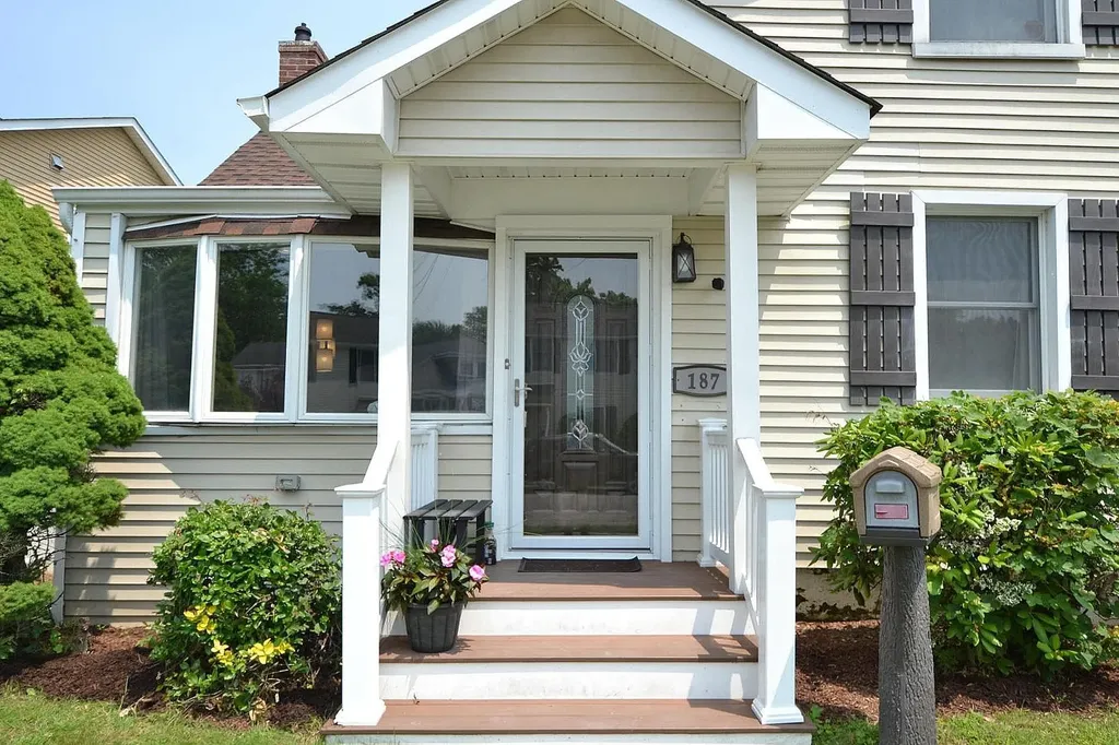 187 Smith Avenue Islip NY 11751