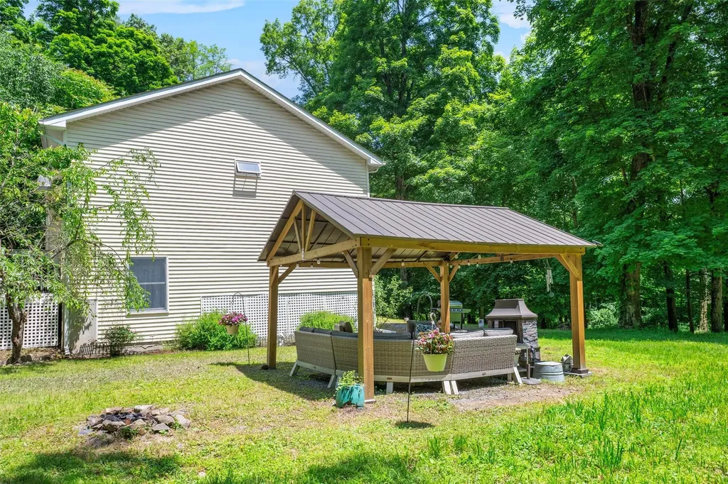307 Oak Lane Newburgh NY 12550
