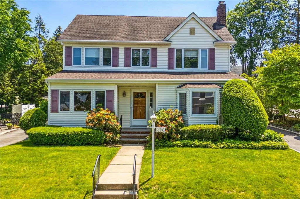 84 Hillcrest Avenue Manhasset NY 11030