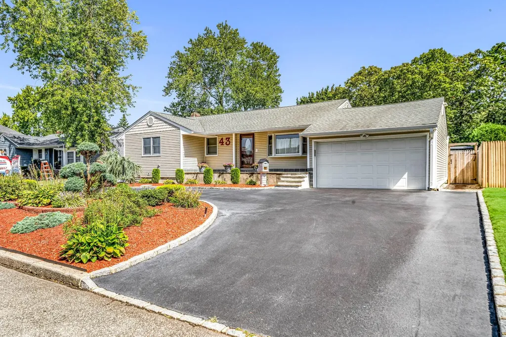 43 Drake Road Centereach NY 11720