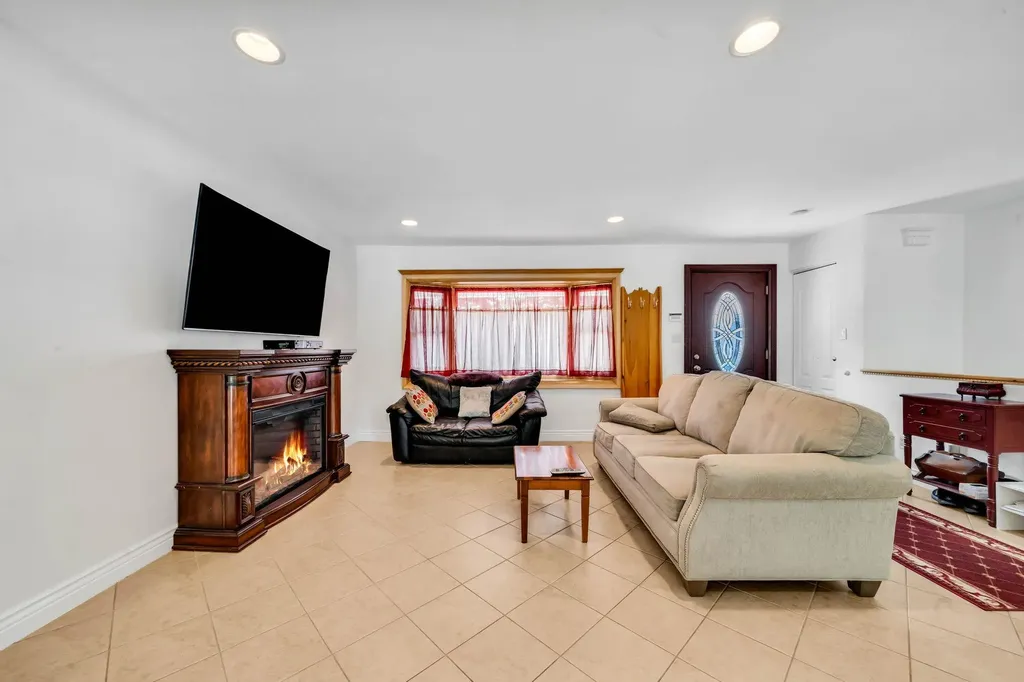 43 Drake Road Centereach NY 11720