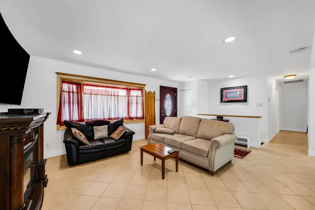 43 Drake Road Centereach NY 11720