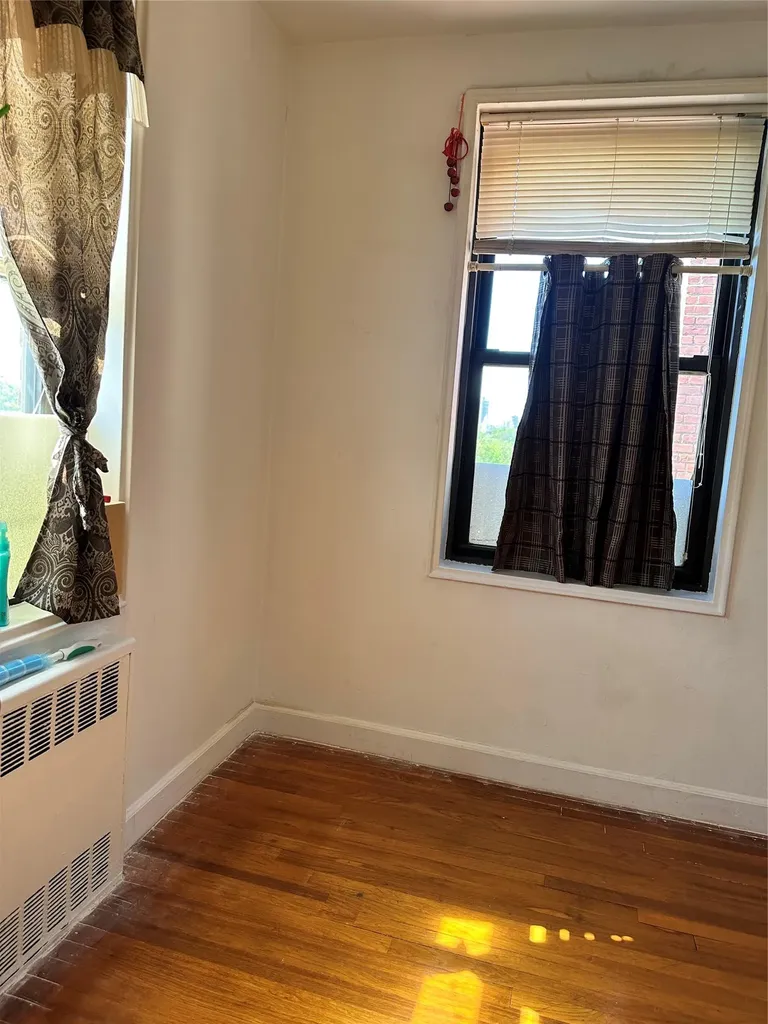 150-11 72 Road Flushing NY 11367