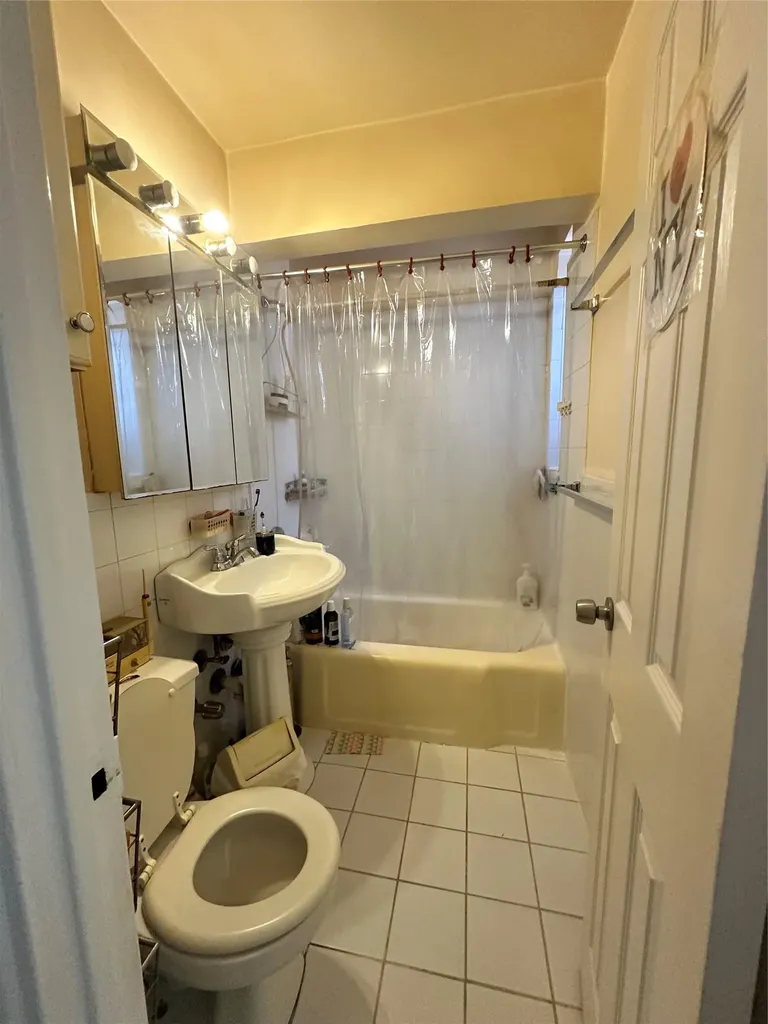 150-11 72 Road Flushing NY 11367