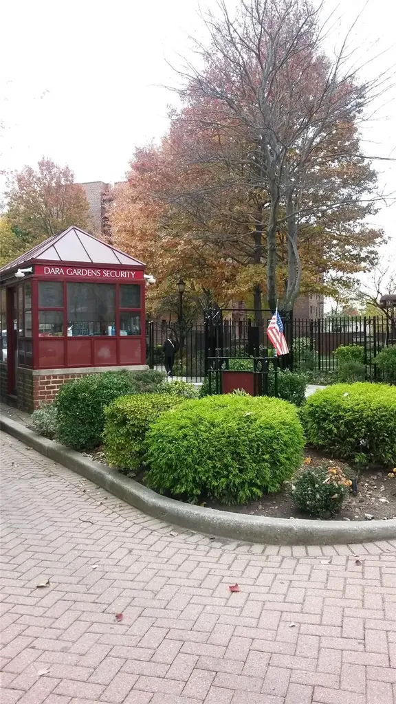 150-11 72 Road Flushing NY 11367