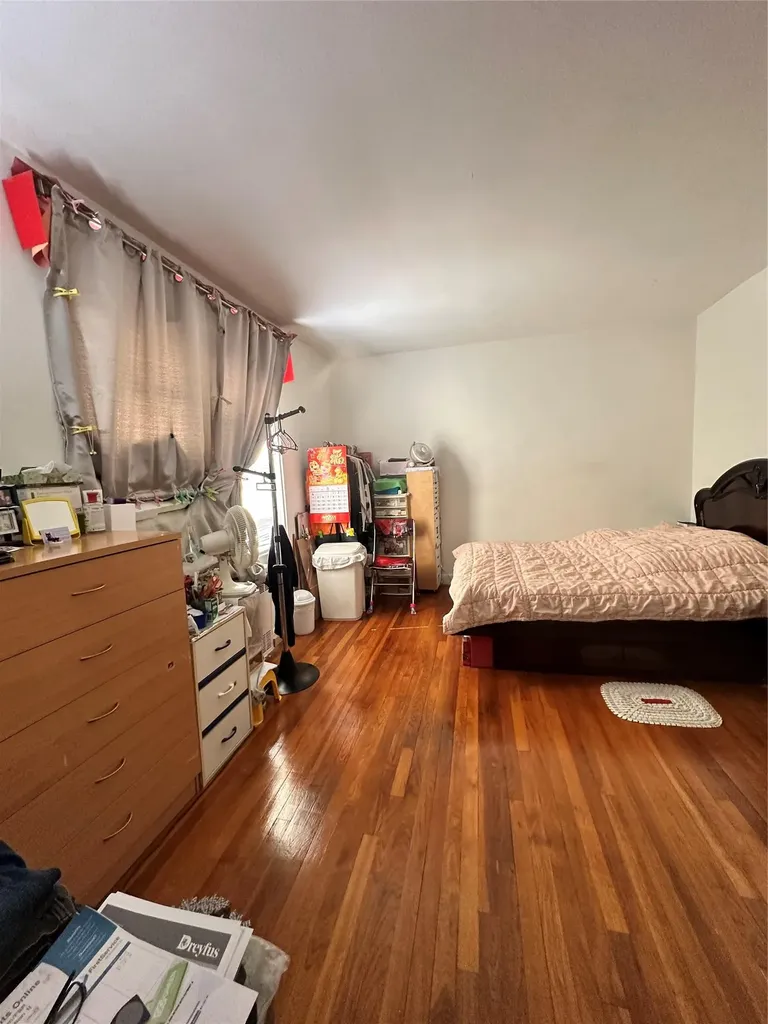 150-11 72 Road Flushing NY 11367