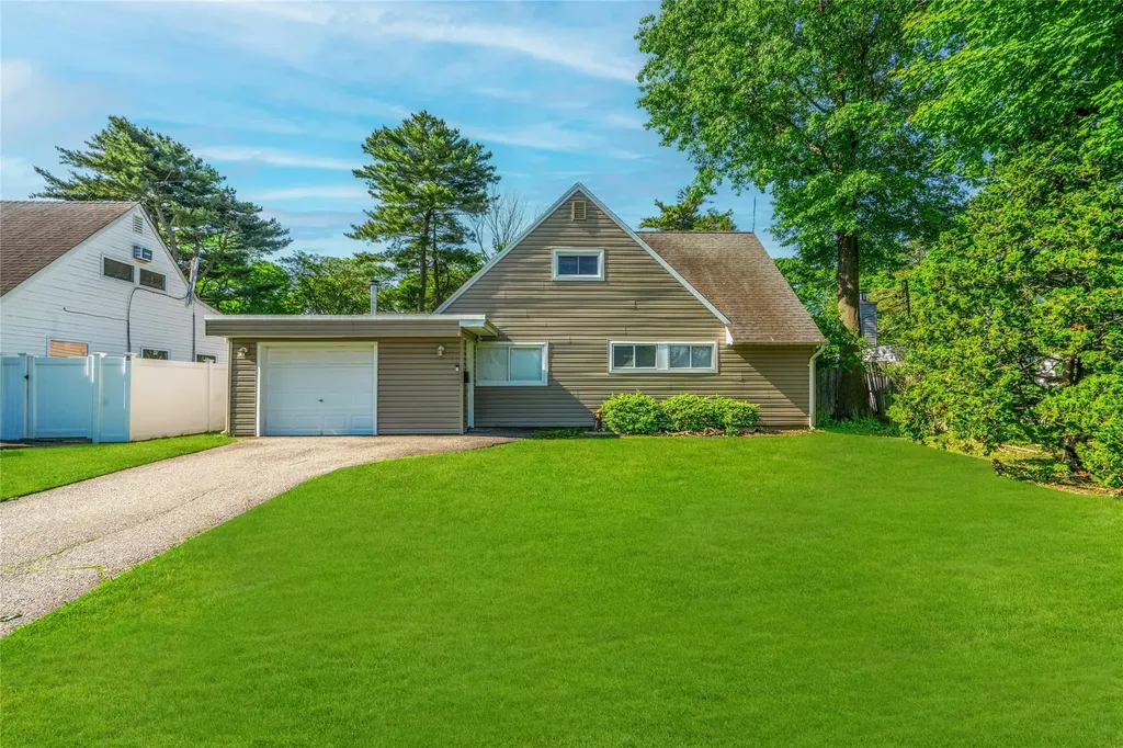 45 Bond Lane Hicksville NY 11801