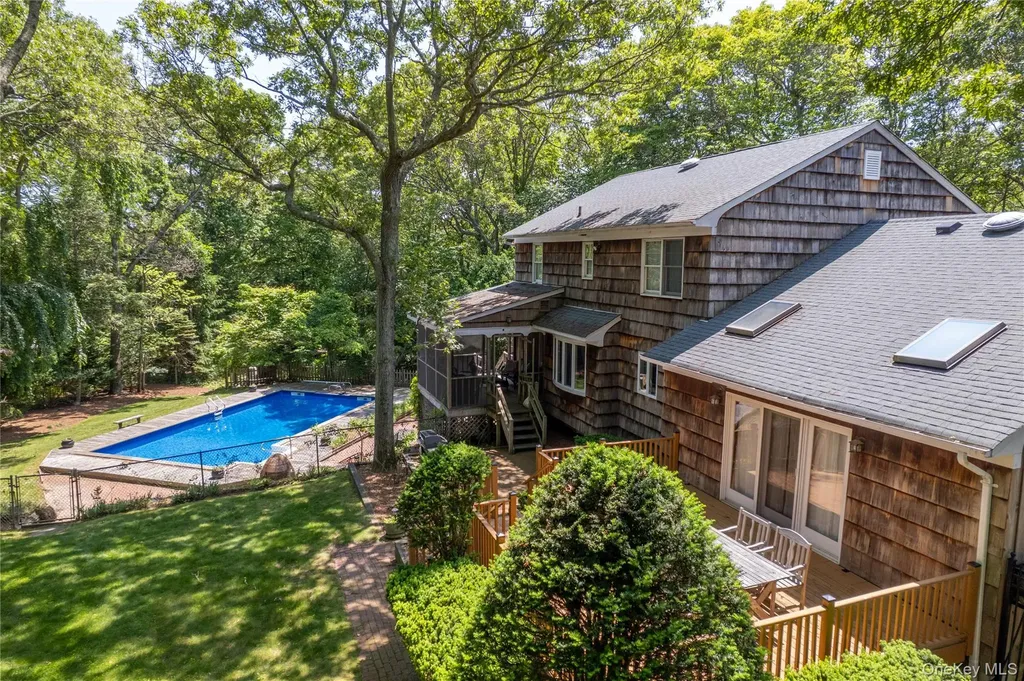 12 Cordwood Path Shoreham NY 11786